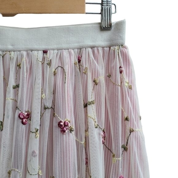Cream Layered Tulle Skirt with 3D Flowers and Elastic Waistband, Size Small - Picture 2 of 11